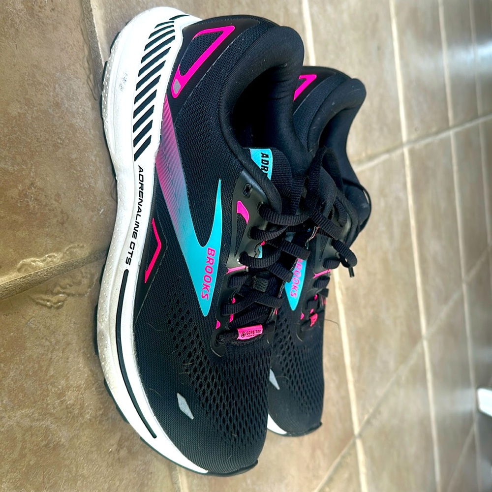 Brooks Adrenaline GTS 23 size 10